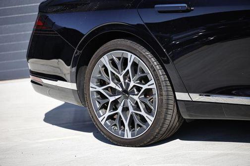 Vik Black 2023 Genesis G90 3.5T e-SC AWD