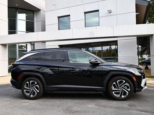 Phantom Black 2025 Hyundai TUCSON Limited