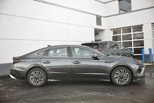 2025 Hyundai SONATA Hybrid Limited