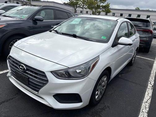 Frost White Pearl 2018 Hyundai Accent SE