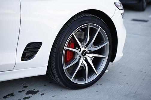 2025 Genesis G70 2.5T RWD