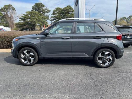 2023 Hyundai VENUE SEL