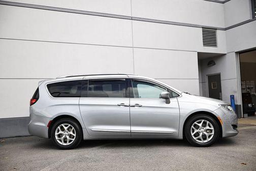 2019 Chrysler Pacifica Touring-L Plus