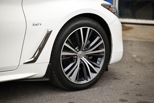 2017 INFINITI Q60 2.0T