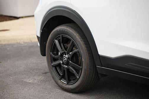 Fresh Powder 2024 Nissan Kicks SV