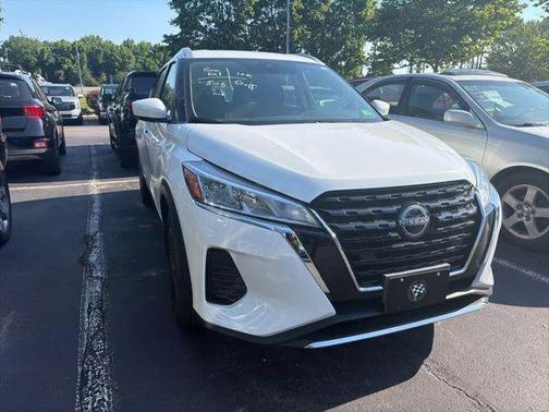 Fresh Powder 2024 Nissan Kicks SV
