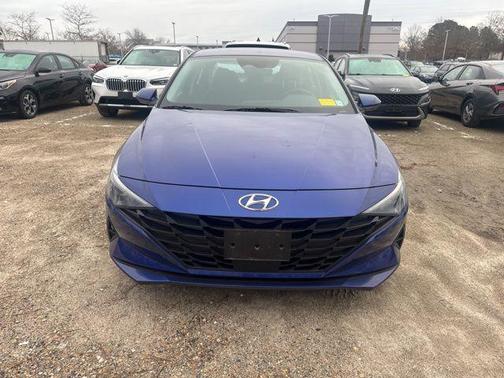 2022 Hyundai ELANTRA SEL