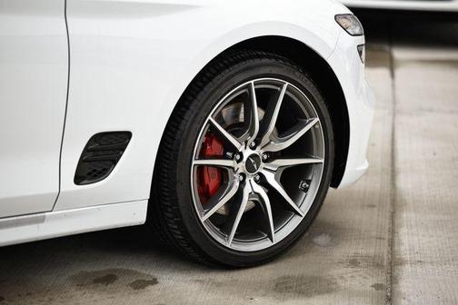 2025 Genesis G70 2.5T RWD