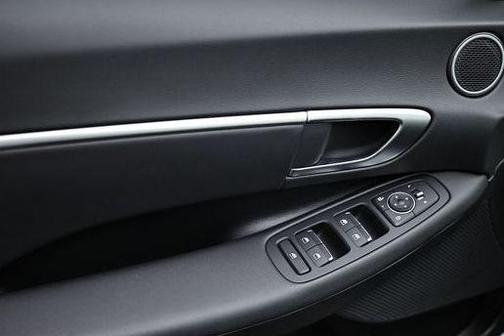 2025 Hyundai SONATA Hybrid SE