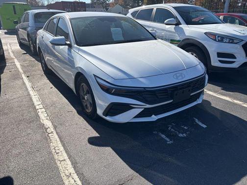 2025 Hyundai ELANTRA SE