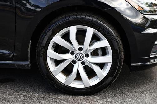 Deep Black 2019 Volkswagen Golf SportWagen TSI SE