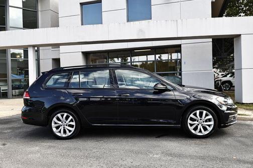 Deep Black 2019 Volkswagen Golf SportWagen TSI SE