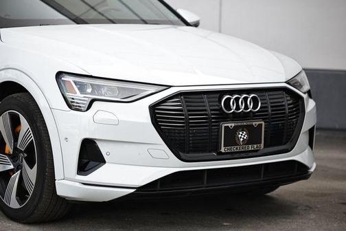 2022 Audi e-tron Premium Plus