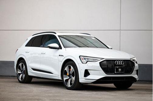2022 Audi e-tron Premium Plus