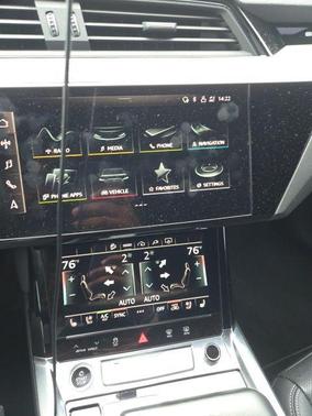 2022 Audi e-tron Premium Plus