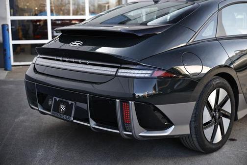 2024 Hyundai IONIQ 6 SE