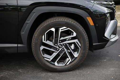 Phantom Black 2025 Hyundai TUCSON Limited