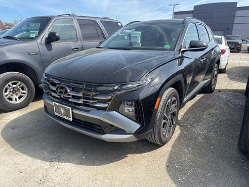 Phantom Black 2025 Hyundai TUCSON Limited