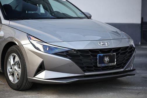 2023 Hyundai ELANTRA SE