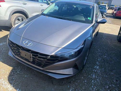 2023 Hyundai ELANTRA SE
