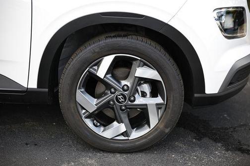 Lunar White 2025 Hyundai VENUE SEL