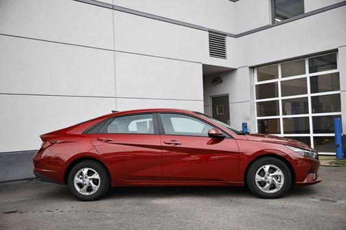 2023 Hyundai ELANTRA SE