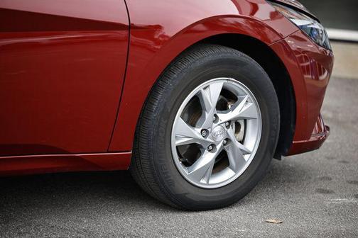 2023 Hyundai ELANTRA SE