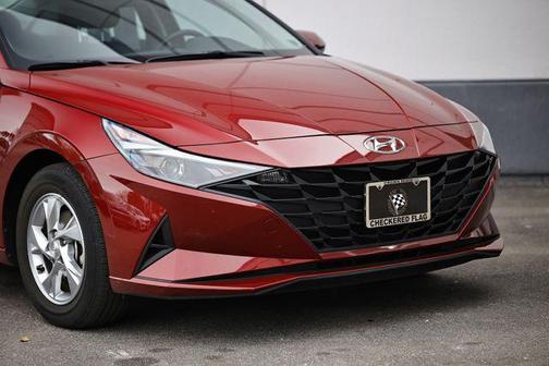 2023 Hyundai ELANTRA SE