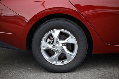 2023 Hyundai ELANTRA SE