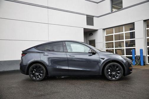 2024 Tesla Model Y Long Range Dual Motor All-Wheel Drive