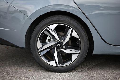 2022 Hyundai ELANTRA Limited