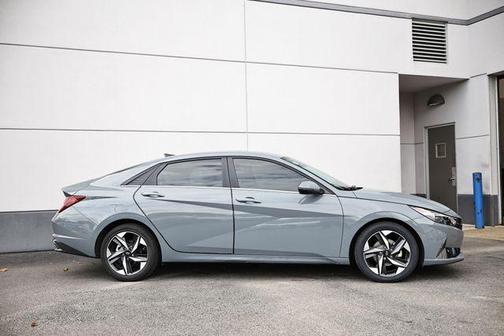 2022 Hyundai ELANTRA Limited