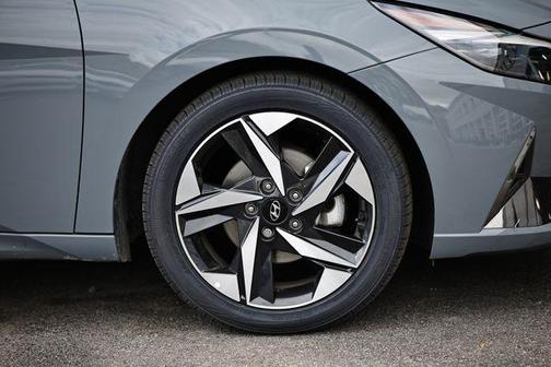 2022 Hyundai ELANTRA Limited