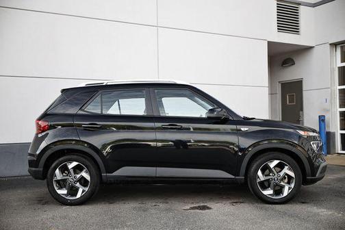 2022 Hyundai VENUE SEL