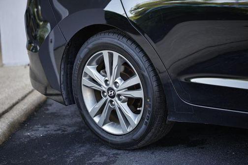 Phantom Black 2018 Hyundai ELANTRA SEL