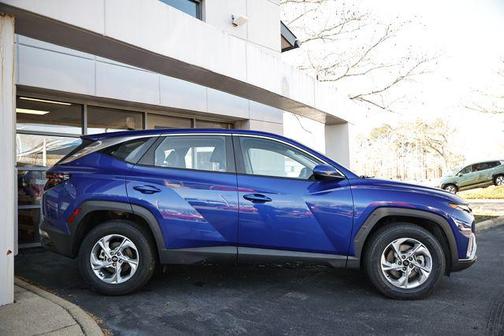 2023 Hyundai TUCSON SE