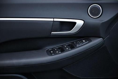 2025 Hyundai SONATA Hybrid SE