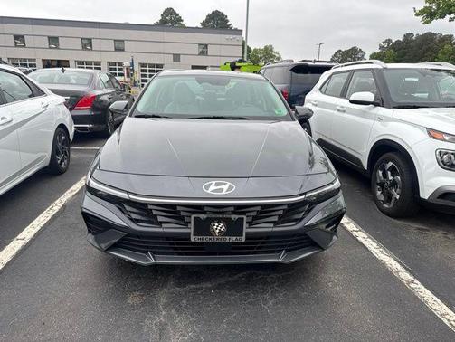 Ecotronic Gray 2025 Hyundai ELANTRA Limited