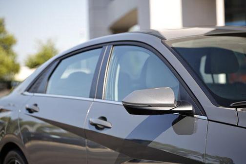 Ecotronic Gray 2025 Hyundai ELANTRA Limited