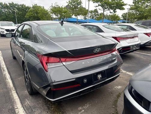 Ecotronic Gray 2025 Hyundai ELANTRA Limited