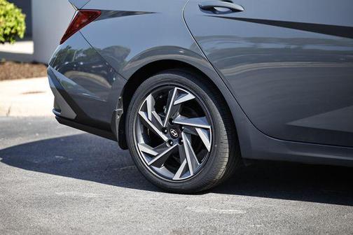 Ecotronic Gray 2025 Hyundai ELANTRA Limited