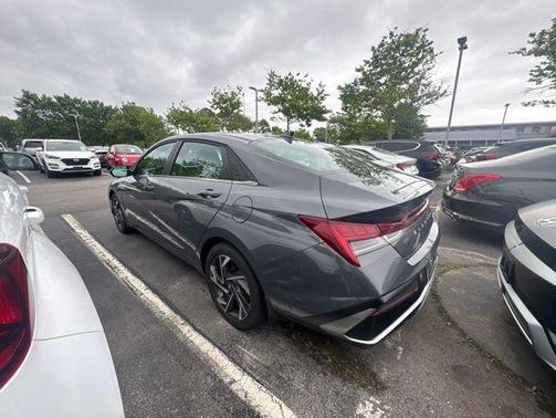 Ecotronic Gray 2025 Hyundai ELANTRA Limited