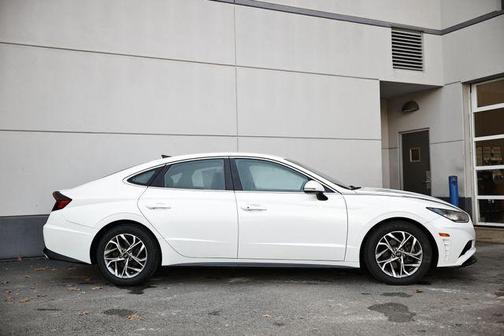 2022 Hyundai SONATA SEL