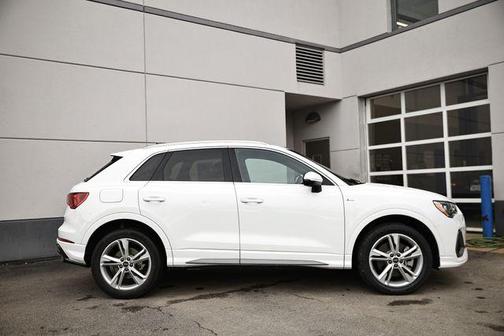 2022 Audi Q3 45 S line Premium