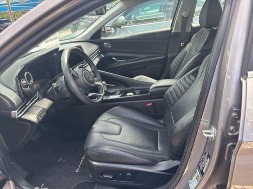 Fluid Metal 2023 Hyundai ELANTRA Limited