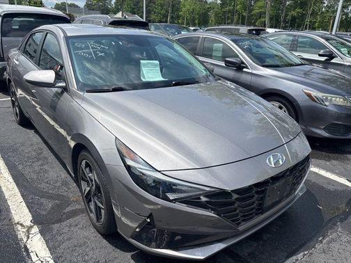 Fluid Metal 2023 Hyundai ELANTRA Limited