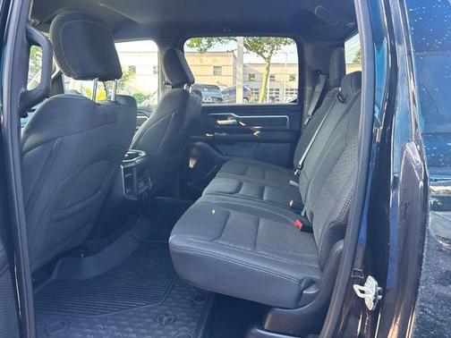 Diamond Black Crystal Pearlcoat 2025 RAM 1500 Big Horn/Lone Star