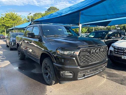 Diamond Black Crystal Pearlcoat 2025 RAM 1500 Big Horn/Lone Star