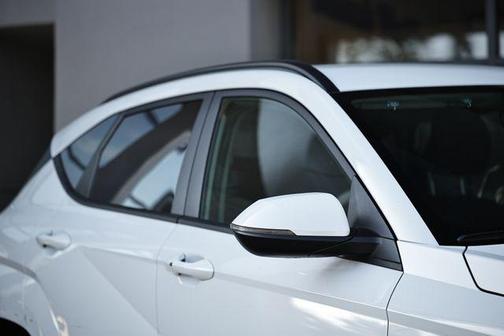 Atlas White 2024 Hyundai KONA EV SEL