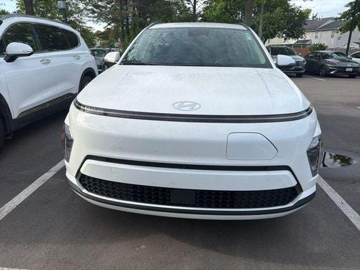 Atlas White 2024 Hyundai KONA EV SEL